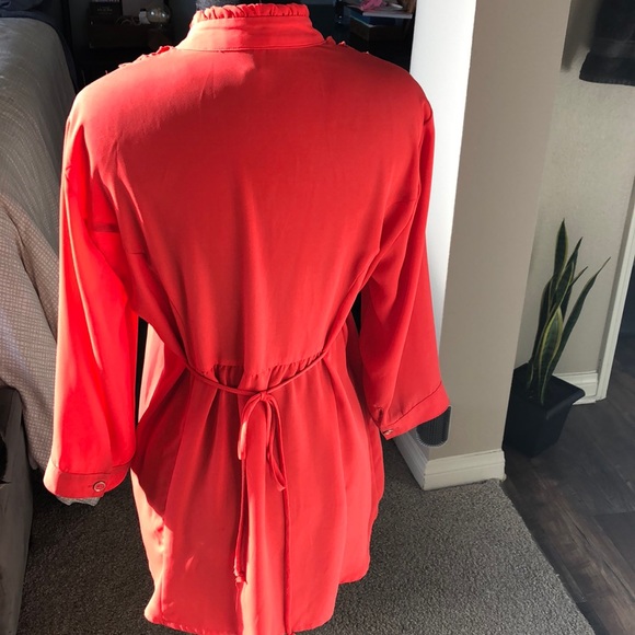 Striking blouse! - Picture 5 of 7